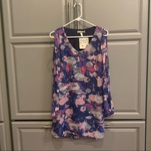 Colorful open sleeved dress